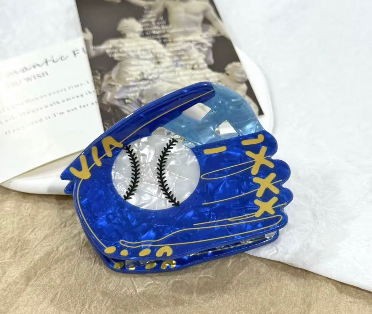 Game Day Baseball Glove Claw Clip