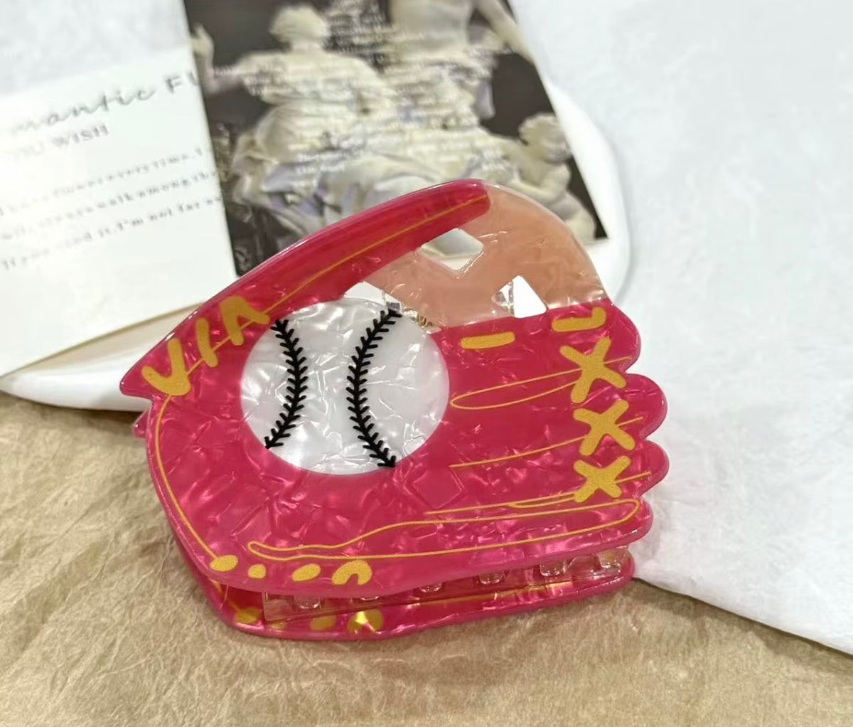 Game Day Baseball Glove Claw Clip